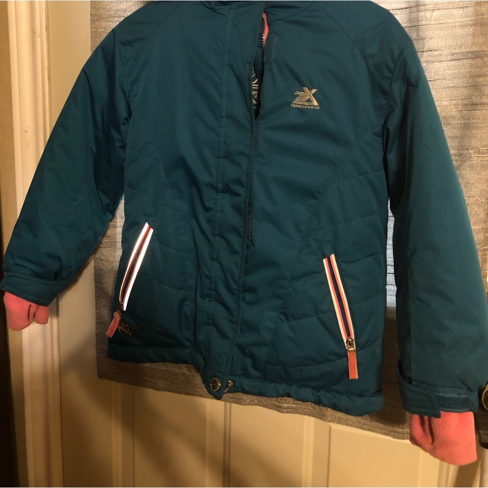 Warm Blue green heavyweight coat with pink trim. Zeroxposure size 7/8.